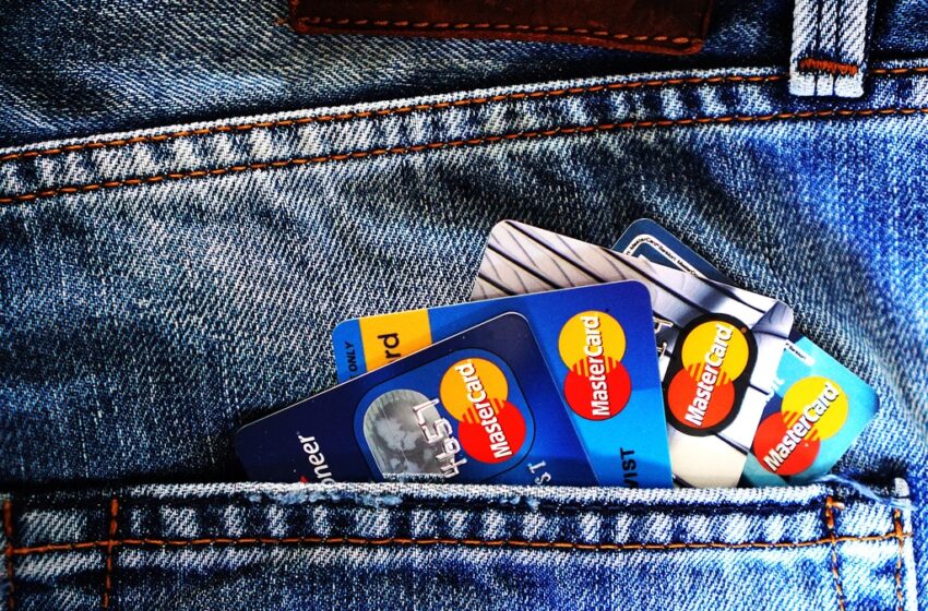  Guide: How Many Credit Cards Should You Have?